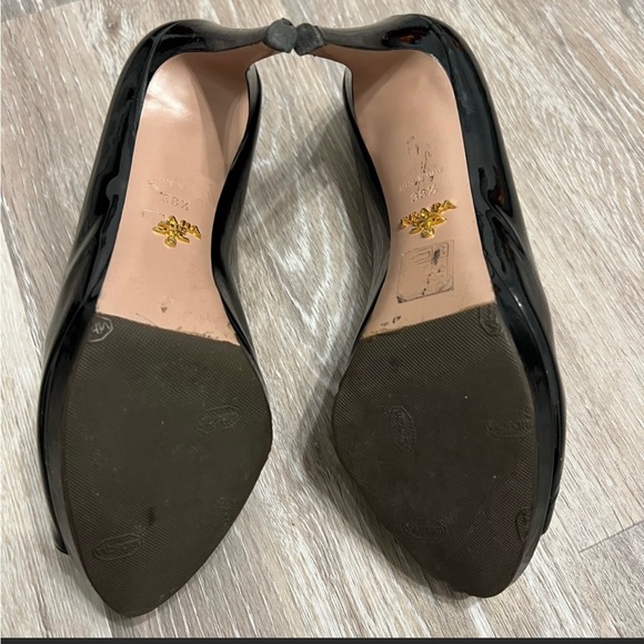 Prada peptoe Patent Leather Pumps are a size 8. - Picture 3 of 8